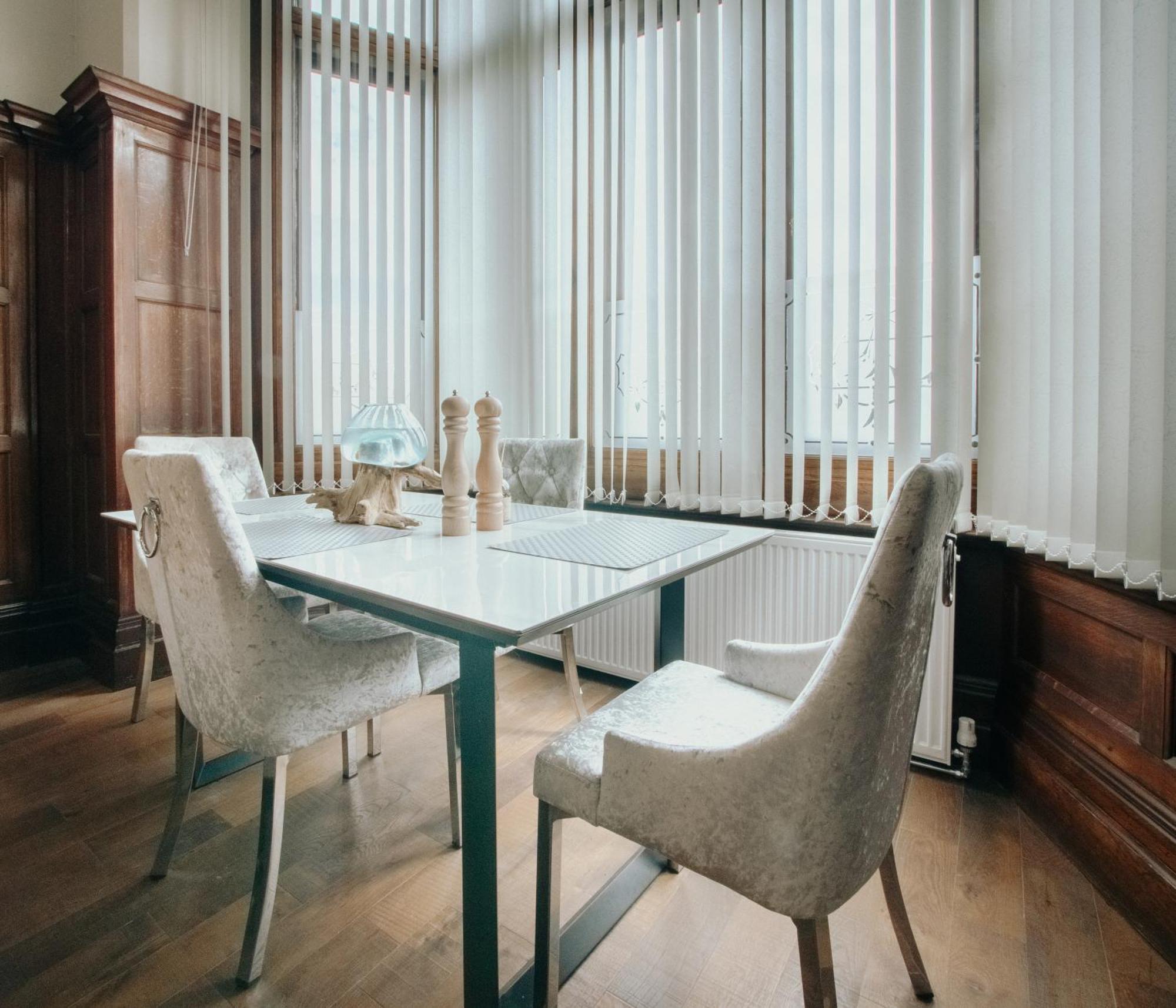 Apartment Outstanding Massive With Character